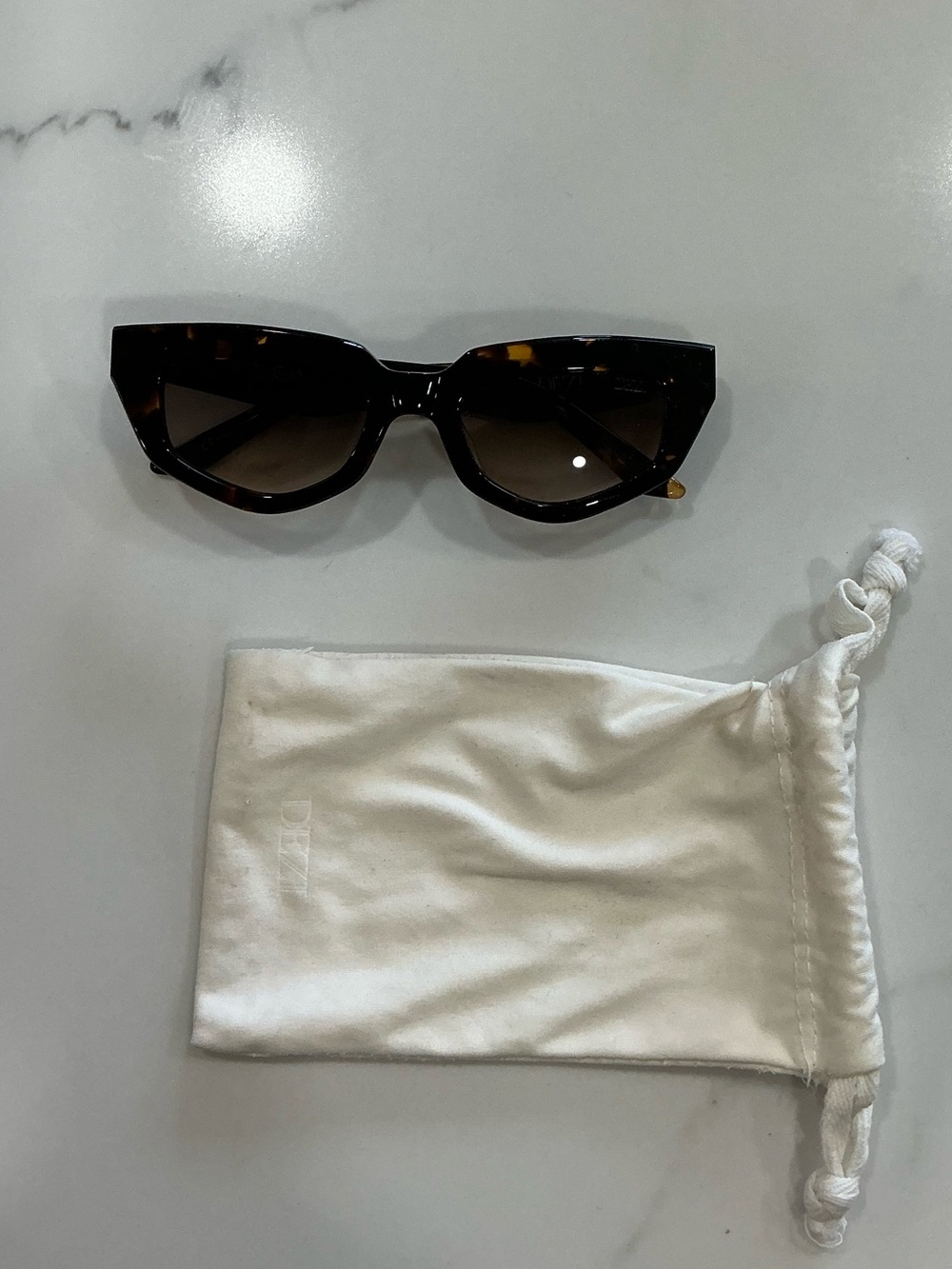 DEZI On Read Tortoiseshell Sunglasses